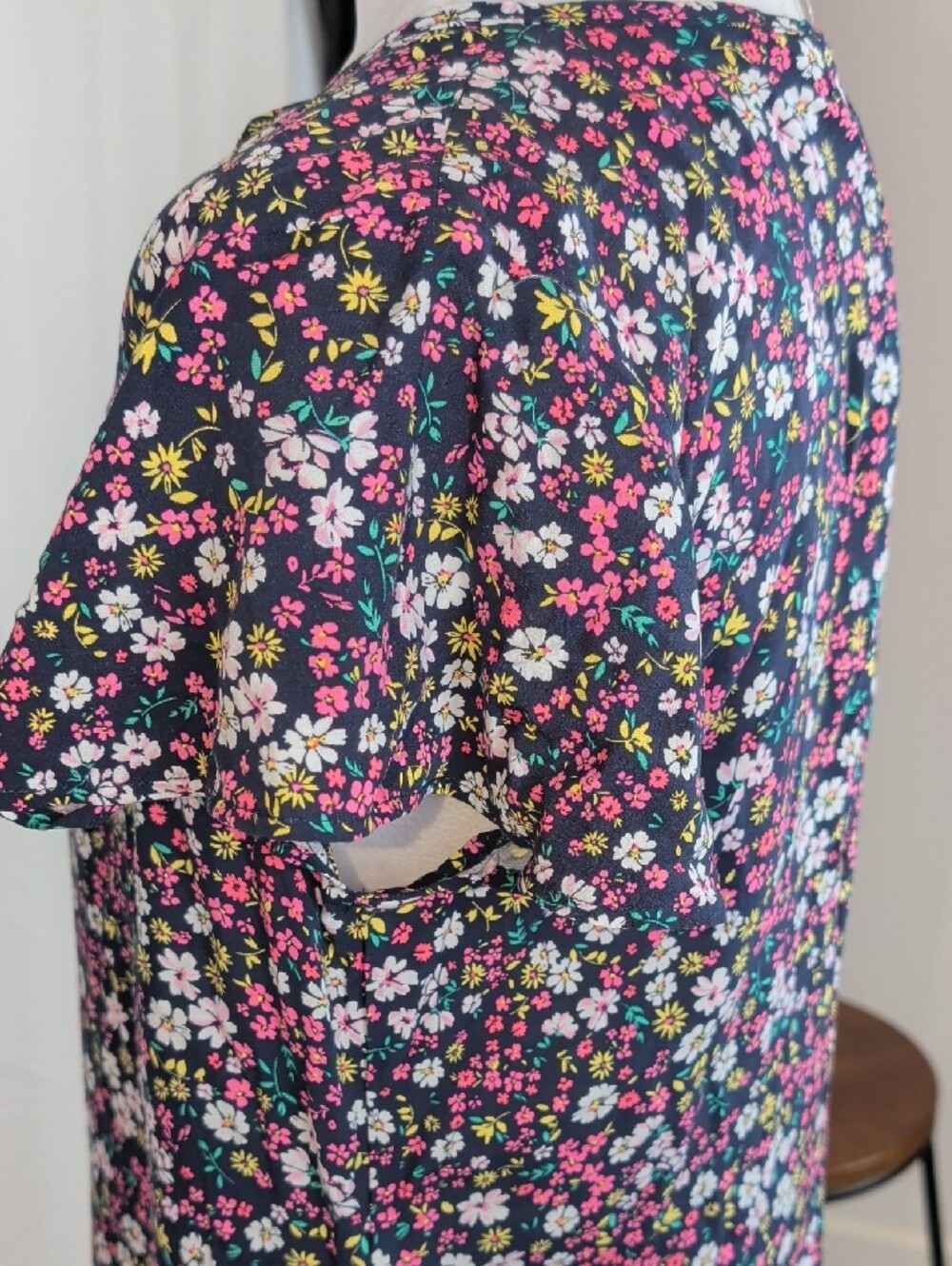 GAP Women's NWT Black Floral Rayon V-Neck Dress with Pockets Size S - Picture 5 of 14
